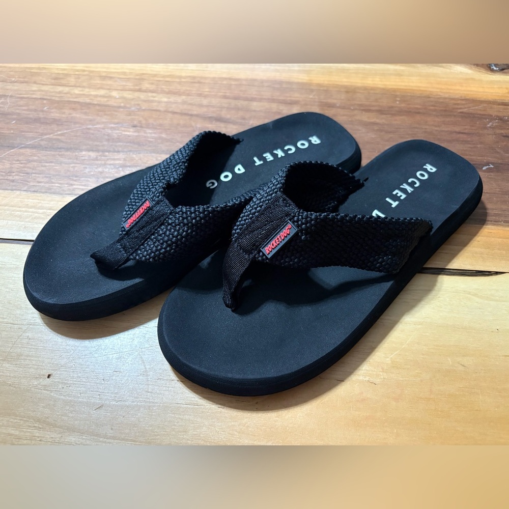 Rocket Dog Textured Black Sandals